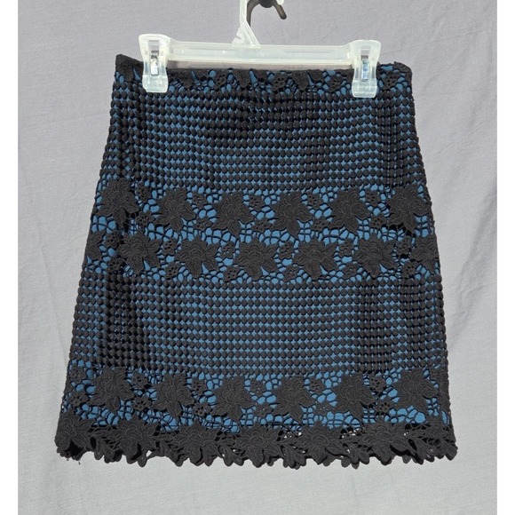 LOFT Dresses & Skirts - LOFT Women's Black Crochet Lace Skirt Blue Lining Floral Scalloped Hem Size 4